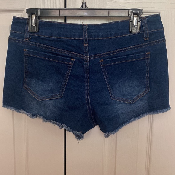 Distressed jean shorts - Picture 2 of 2